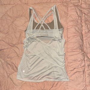 Lululemon white 2 in 1 tank 🤍